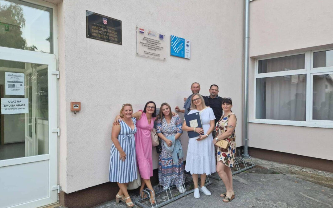 GIMNAZIJALCI PROSLAVILI 25 GODINA MATURE
