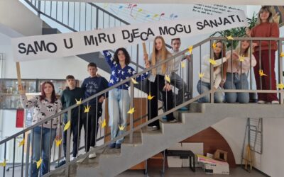 GRUBIŠNOPOLJSKI SREDNJOŠKOLCI POSLALI PORUKU MIRA I TOLERANCIJE